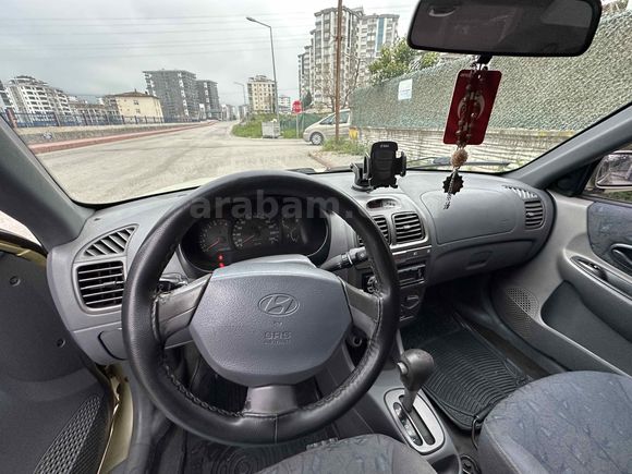 Sahibinden Hyundai Accent 1.5 GLX 2002 Model  242.000 km Sarı
