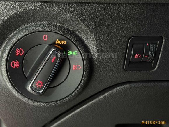 MARKA'DAN 2015 SEAT LEON 1.2 TSİ STYLE BAYRAK KIRMIZI
