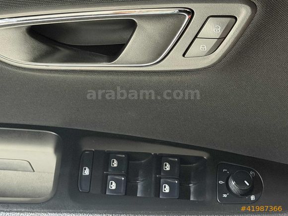 MARKA'DAN 2015 SEAT LEON 1.2 TSİ STYLE BAYRAK KIRMIZI