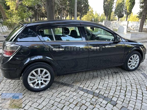 2012 MODEL OPEL ASTRA DİZEL OTOMATİK HARİKA TEMİZLİKTE
