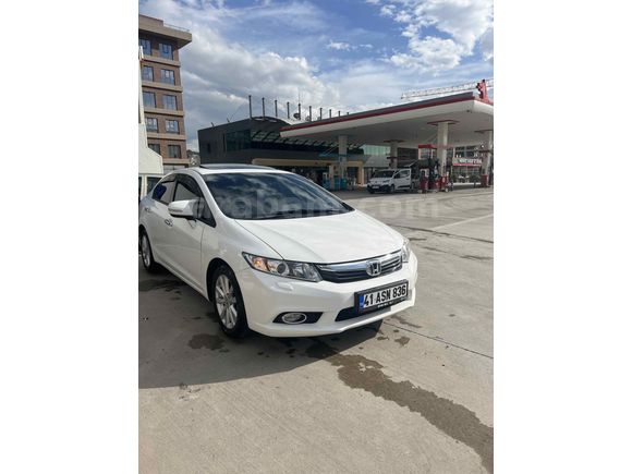 Sahibinden Honda Civic 1.6i VTEC Eco Elegance 2013 Model 