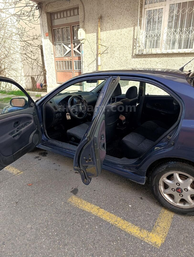 Sahibinden Mitsubishi Carisma 1.6 Avance 2000 Model İstanbul 369.000 km Lacivert 7