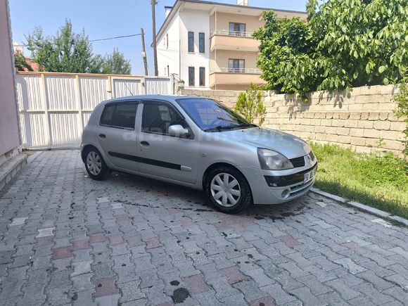 Sahibinden Renault Clio 1.4 Privilege 2002 Model