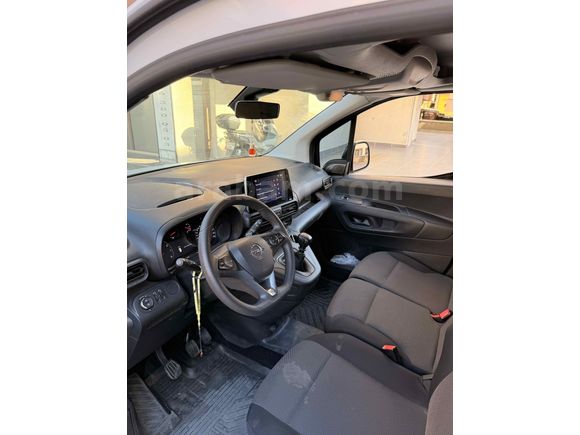 Acil satılık Opel Combo xl yetkili servis bakımlı bu ay bitiyor garantisi