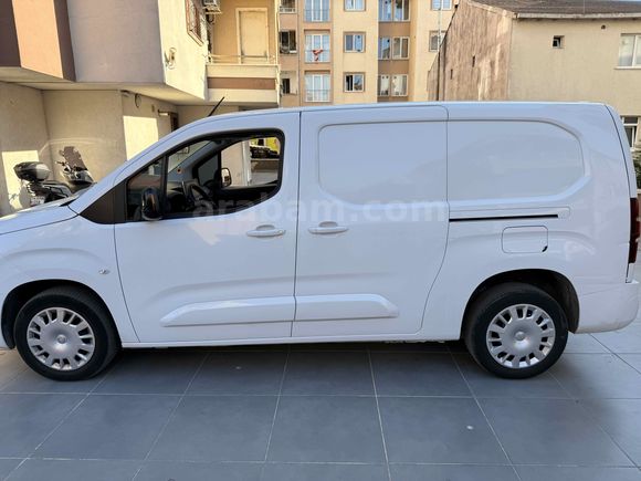 Acil satılık Opel Combo xl yetkili servis bakımlı bu ay bitiyor garantisi