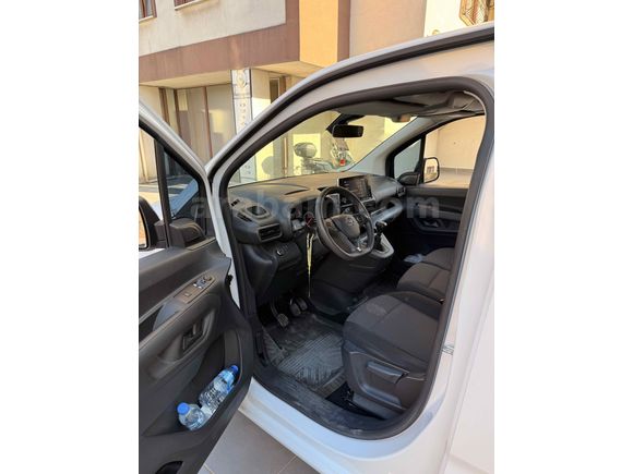 Acil satılık Opel Combo xl yetkili servis bakımlı bu ay bitiyor garantisi