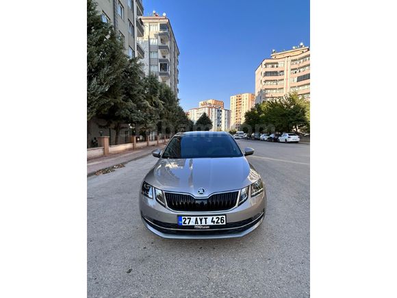 Memurdan Temiz Cam Tavan Octavia