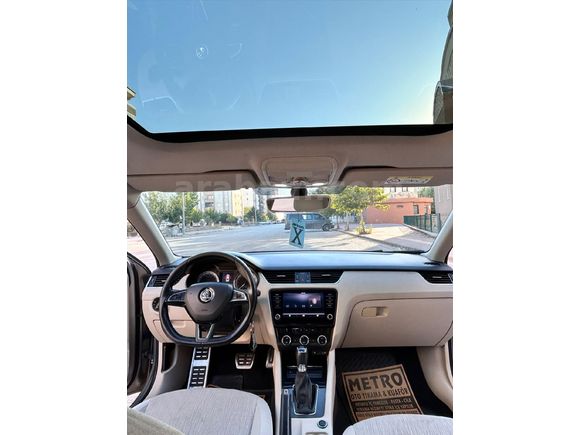Memurdan Temiz Cam Tavan Octavia