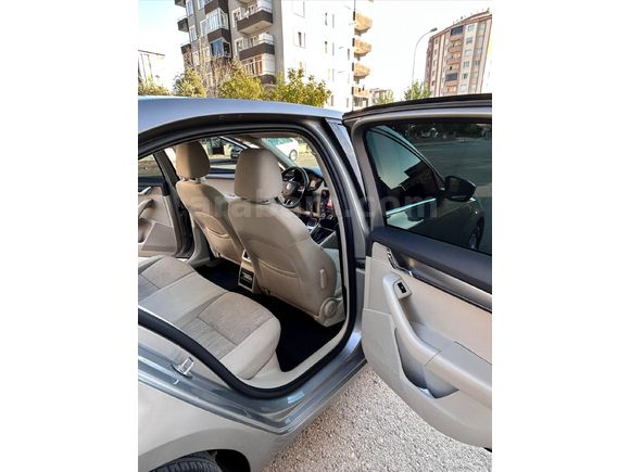 Memurdan Temiz Cam Tavan Octavia