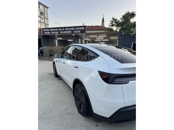 Sahibinden Tesla Model Y Standart (Juniper) 2025 Model  24.000 km Beyaz