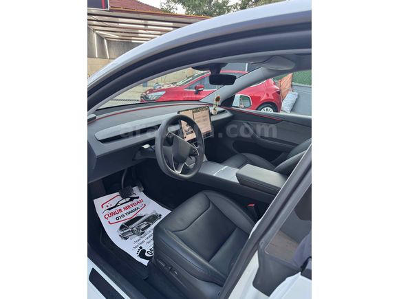 Sahibinden Tesla Model Y Standart (Juniper) 2025 Model  24.000 km Beyaz