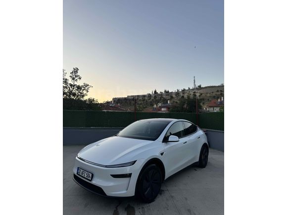 Sahibinden Tesla Model Y Standart (Juniper) 2025 Model  24.000 km Beyaz