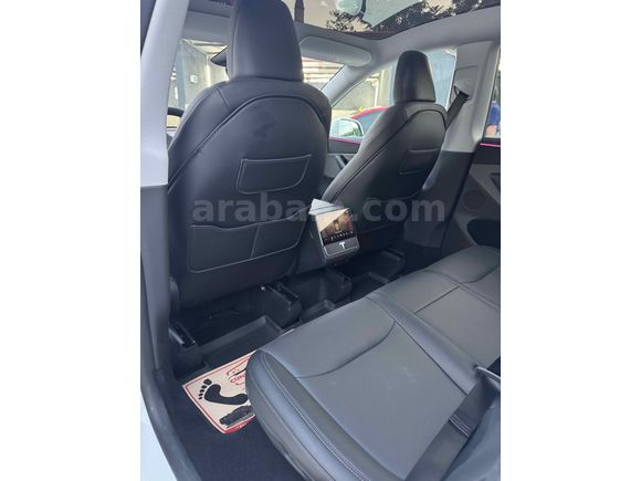 Sahibinden Tesla Model Y Standart (Juniper) 2025 Model  24.000 km Beyaz