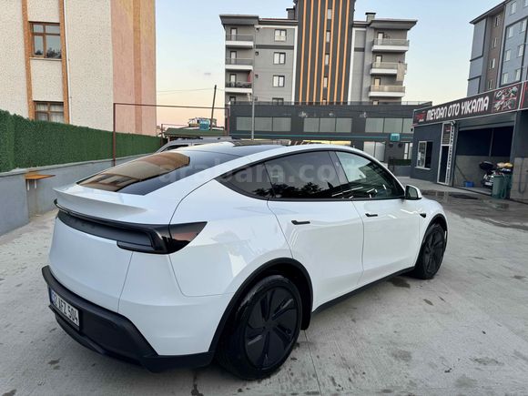 Sahibinden Tesla Model Y Standart (Juniper) 2025 Model  24.000 km Beyaz