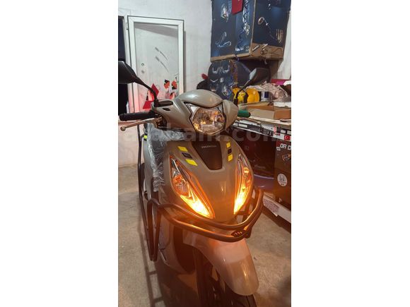 2500 km’de Sahibinden 2025 Anahtarsız Çalışma Honda Dio 