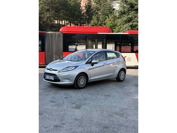 1.4 OTOMATİK FORD FİESTA  