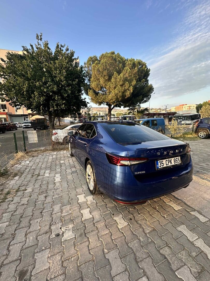 Sahibinden Skoda SuperB 1.5 TSI Hybrid Prestige 2025 Model İzmir 20.000 km Mavi 3