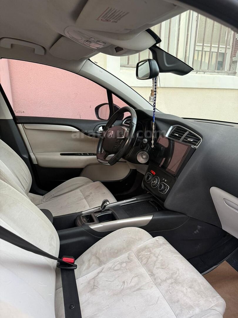 Galeriden Citroen C4 1.6 e-HDi Confort 2012 Model Hatay 200.000 km Siyah 3