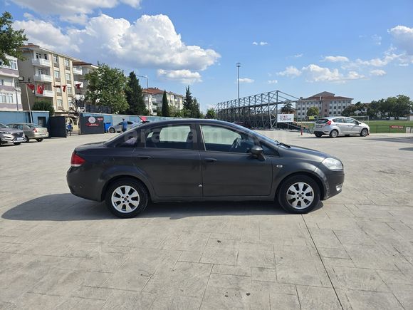 13 YILLIK SAHİBİNDEN 2011 MODEL KLİMALI DİZEL 1.3 MULTİJET LİNEA
