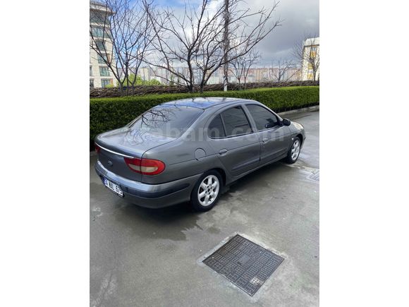 Sahibinden TR de tek temizlikte Megane 1.9 DTi RTE 2001 Model 