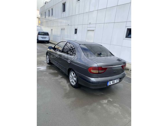 Sahibinden TR de tek temizlikte Megane 1.9 DTi RTE 2001 Model 