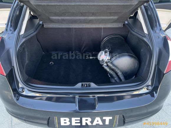 BERAT'DAN-2011 RENAULT MEGANE 1.6 OTOMATİK SANRUFF BAKIMLI