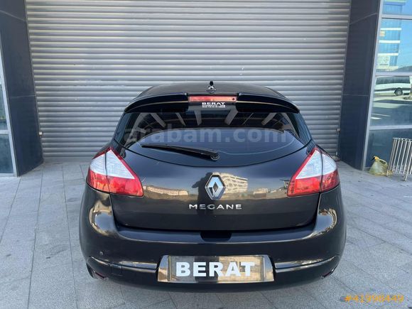 BERAT'DAN-2011 RENAULT MEGANE 1.6 OTOMATİK SANRUFF BAKIMLI