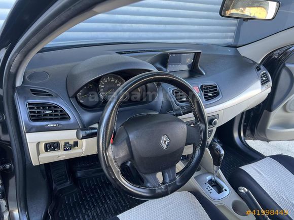 BERAT'DAN-2011 RENAULT MEGANE 1.6 OTOMATİK SANRUFF BAKIMLI