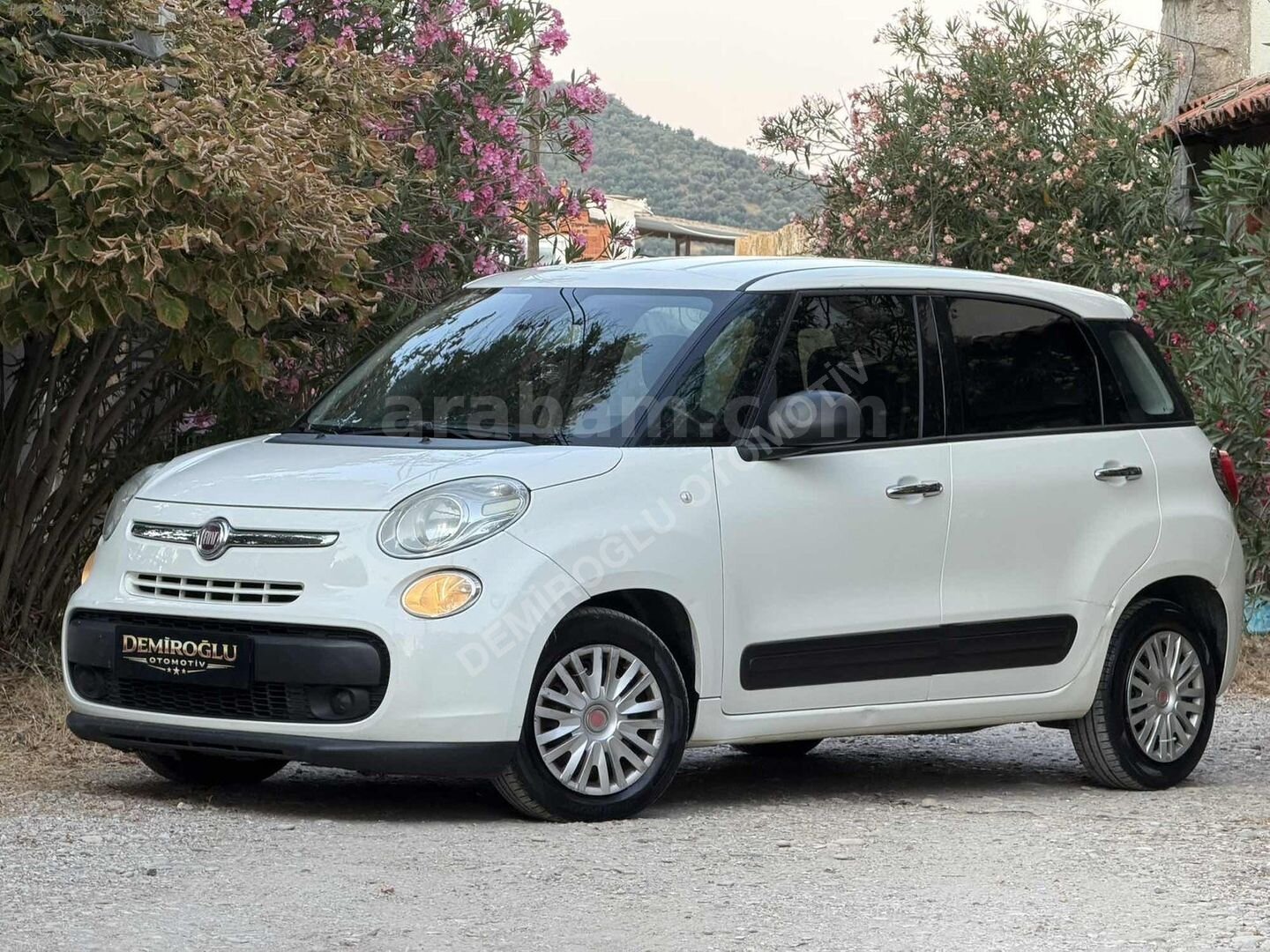 Galeriden Fiat 500 Ailesi 500L 1.3 Mjet PopStar 2014 Model Çanakkale 215.000 km Beyaz 3