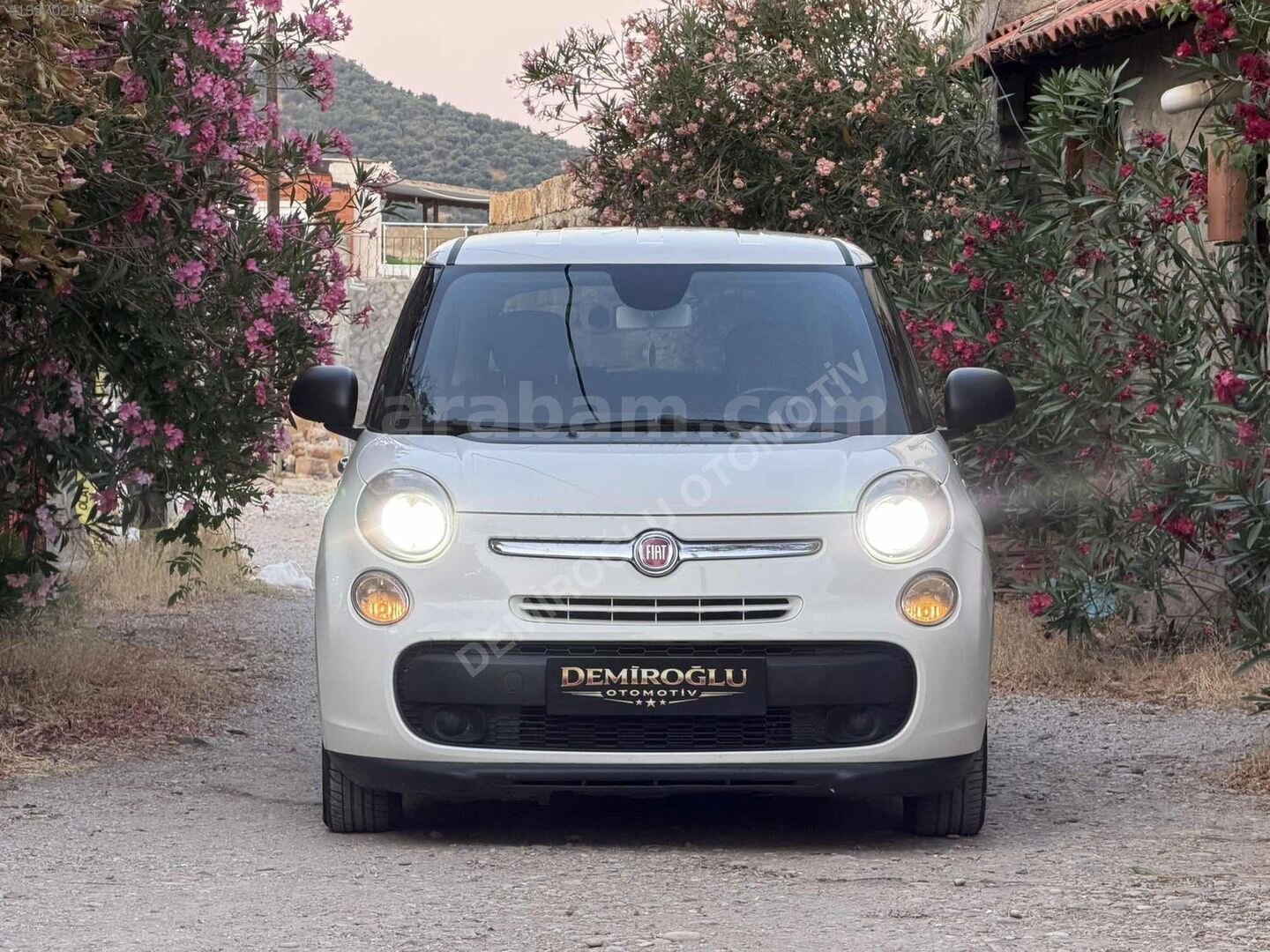 Galeriden Fiat 500 Ailesi 500L 1.3 Mjet PopStar 2014 Model Çanakkale 215.000 km Beyaz 2