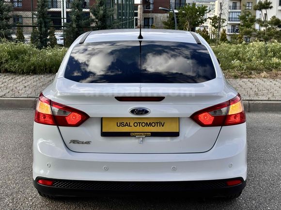 FORD FOCUS 1.6 BENZİNLİ EMSALSİZ TİTANİUM SMART PAKET 
