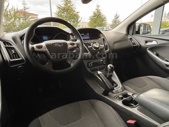 FORD FOCUS 1.6 BENZİNLİ EMSALSİZ TİTANİUM SMART PAKET 