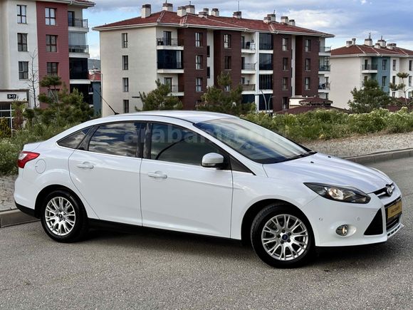 FORD FOCUS 1.6 BENZİNLİ EMSALSİZ TİTANİUM SMART PAKET 