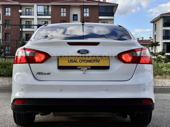 FORD FOCUS 1.6 BENZİNLİ EMSALSİZ TİTANİUM SMART PAKET 