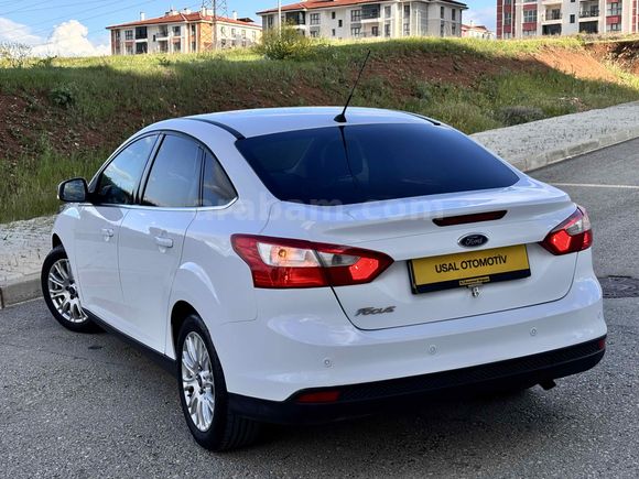FORD FOCUS 1.6 BENZİNLİ EMSALSİZ TİTANİUM SMART PAKET 