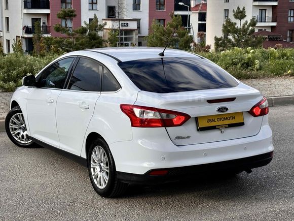 FORD FOCUS 1.6 BENZİNLİ EMSALSİZ TİTANİUM SMART PAKET 