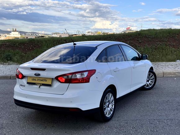 FORD FOCUS 1.6 BENZİNLİ EMSALSİZ TİTANİUM SMART PAKET 