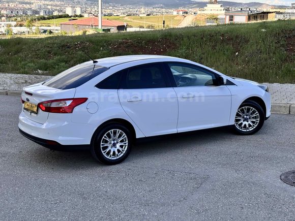 FORD FOCUS 1.6 BENZİNLİ EMSALSİZ TİTANİUM SMART PAKET 