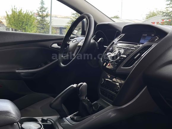 FORD FOCUS 1.6 BENZİNLİ EMSALSİZ TİTANİUM SMART PAKET 