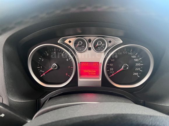 Sahibinden Ford Focus 1.6 Titanium 2010 Model  104000 km Siyah