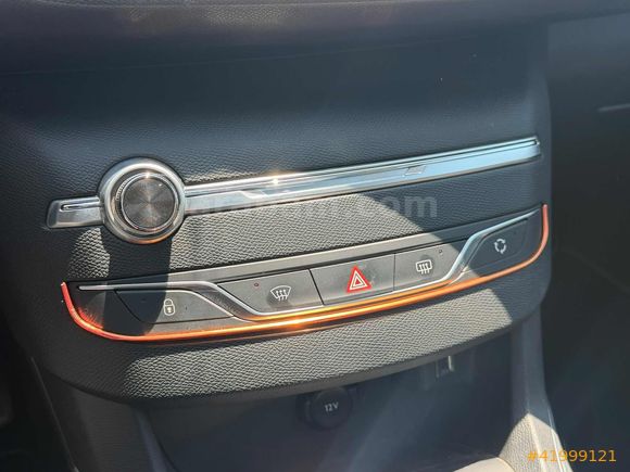 2K OTOMOTİV'DEN 2020 PEUGEOT 308 1.2 STYLE TECH CAM TAVAN
