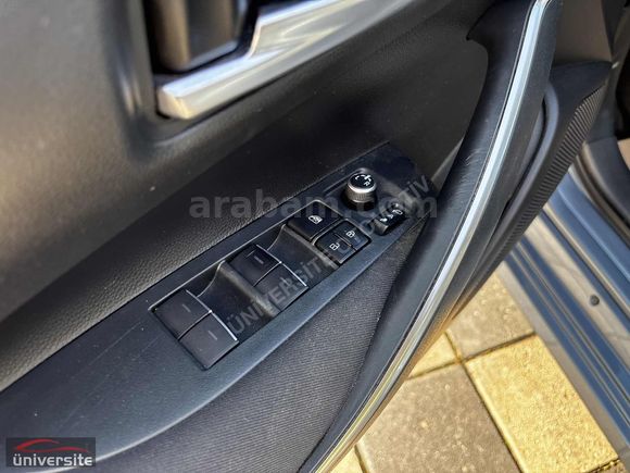 ÜNİVERSİTE_2022 COROLLA 1.8 HYBRİD FLAME X-PACK E-CVT_EKSTRALI