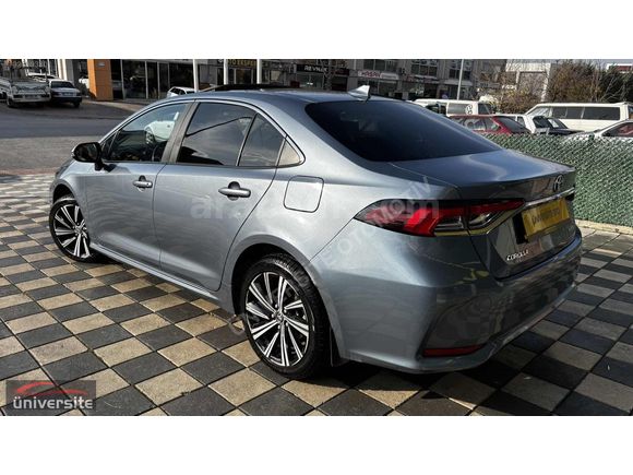 ÜNİVERSİTE_2022 COROLLA 1.8 HYBRİD FLAME X-PACK E-CVT_EKSTRALI