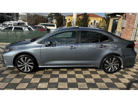 ÜNİVERSİTE_2022 COROLLA 1.8 HYBRİD FLAME X-PACK E-CVT_HATASIZ