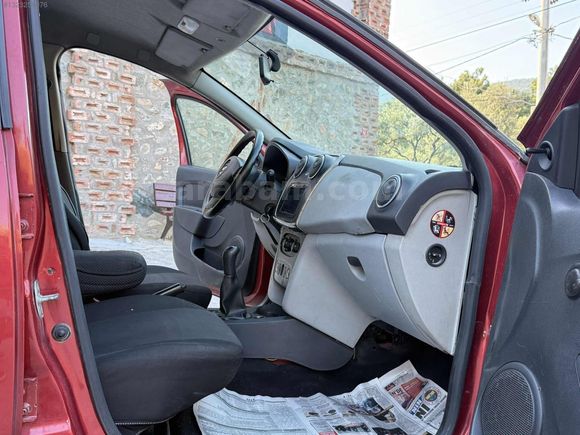 Takas Olur - 80.000 KM DE KLİMALI 16V SANDERO