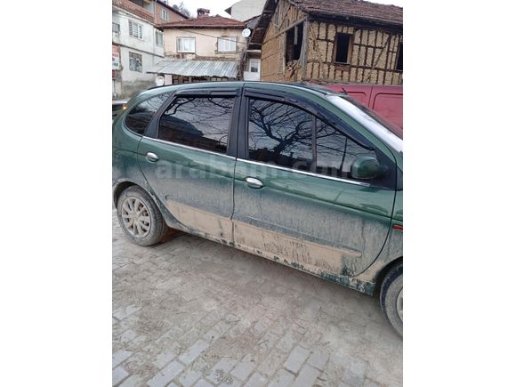 Sahibinden Renault Scenic 1.6 Dynamique 2003 Model