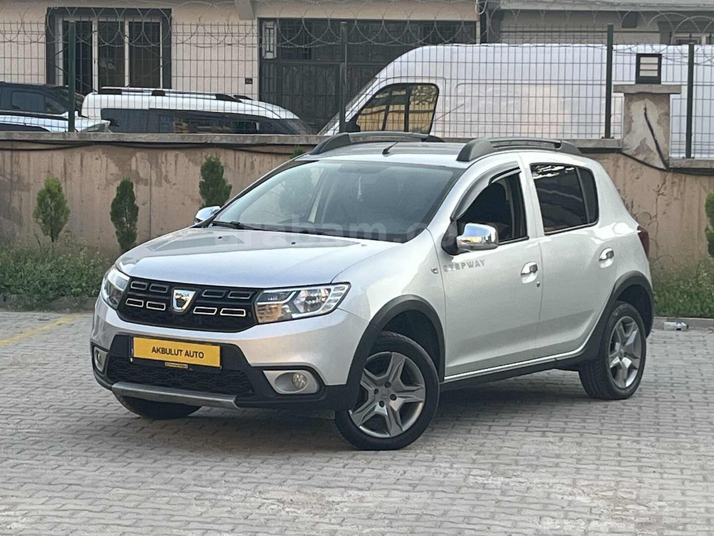 Galeriden Dacia Sandero 1.5 dCi Stepway Style 2018 Model Bursa 137.000 km Gri 2