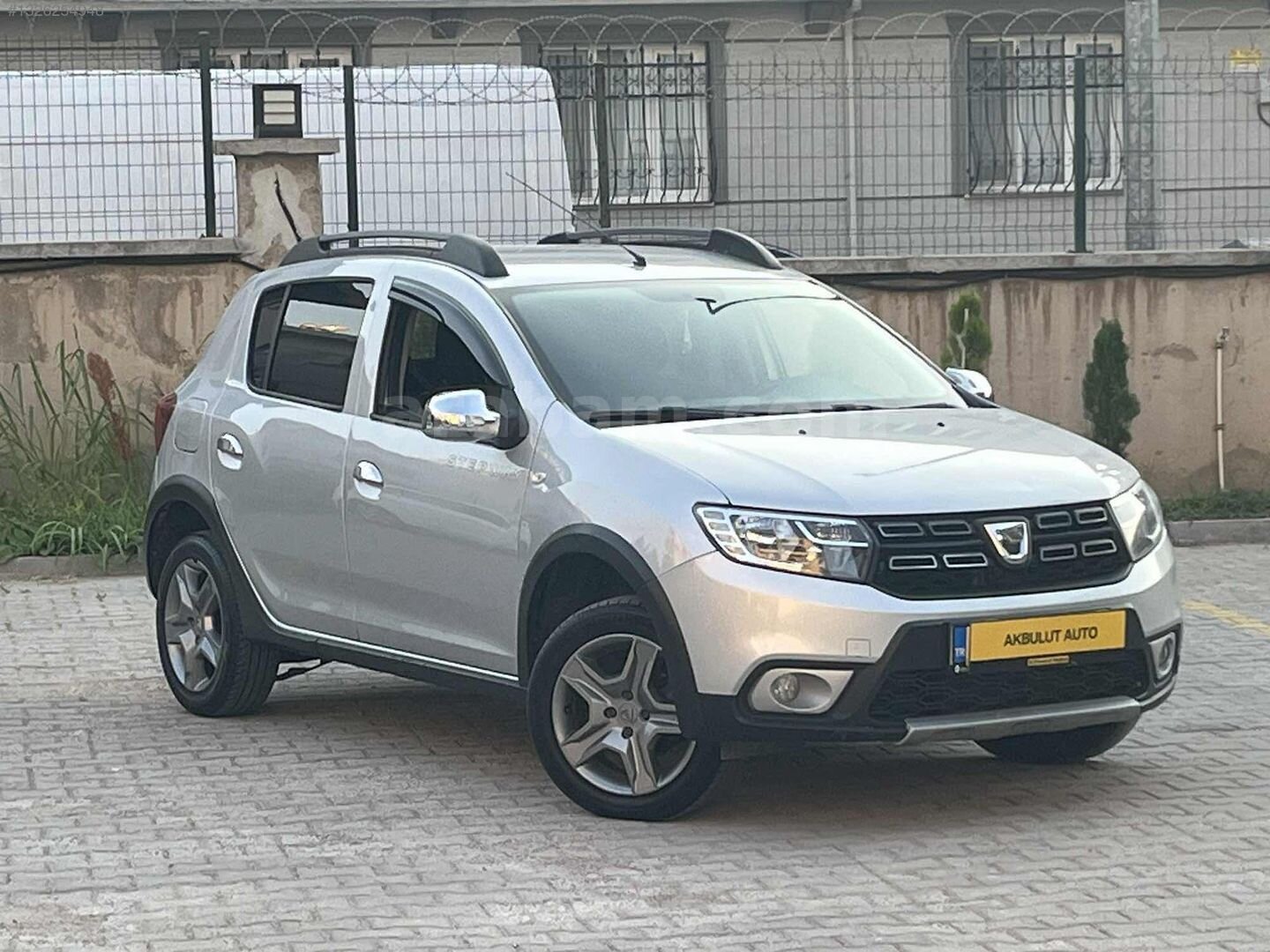 Galeriden Dacia Sandero 1.5 dCi Stepway Style 2018 Model Bursa 137.000 km Gri 1