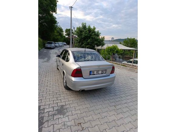 Sahibinden Opel Vectra 1.6 GL 2000 Model  252.500 km Gri (Gümüş)