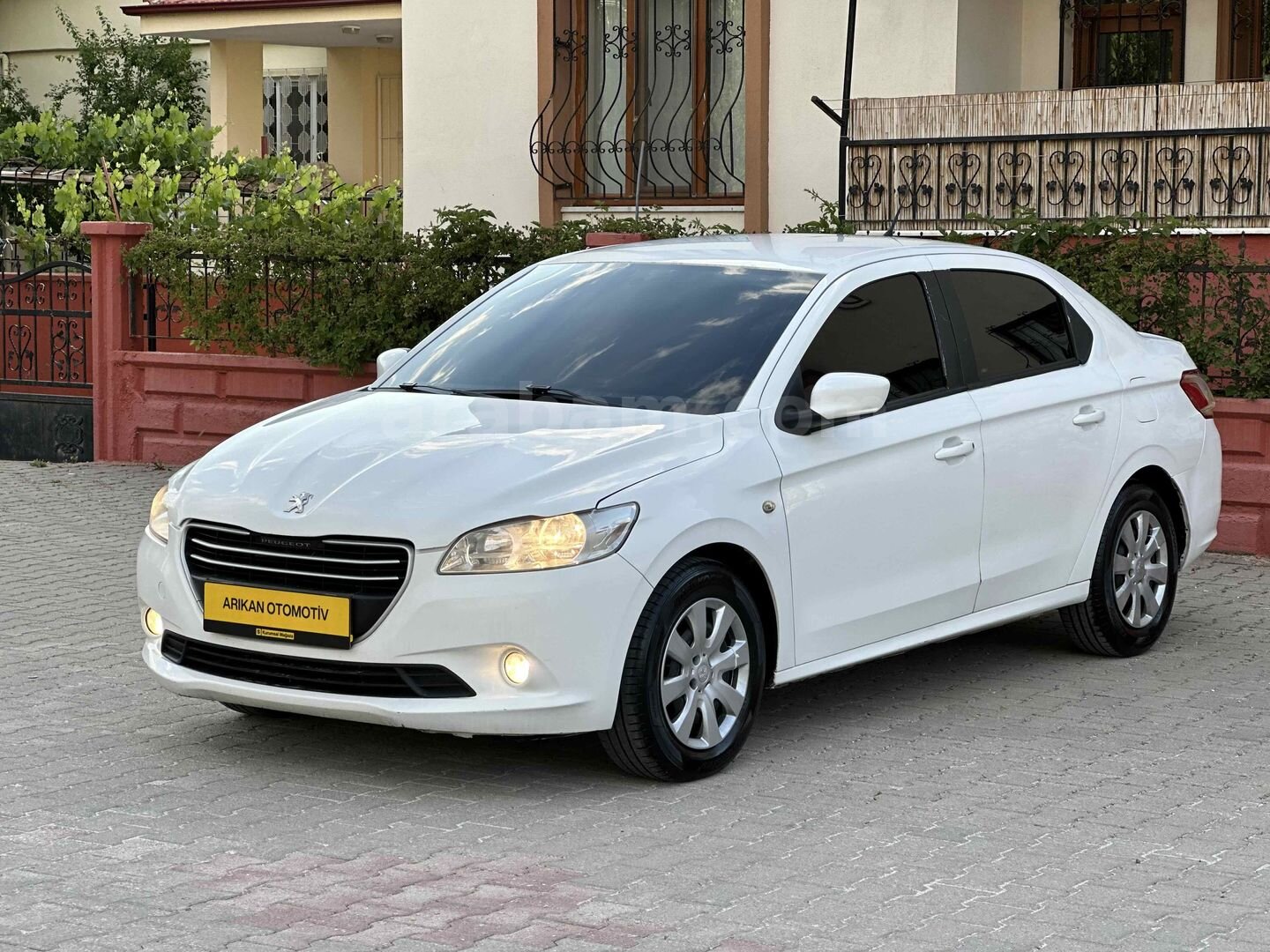 Galeriden Peugeot 301 1.6 HDi Active 2014 Model Afyonkarahisar 213.000 km Beyaz 4